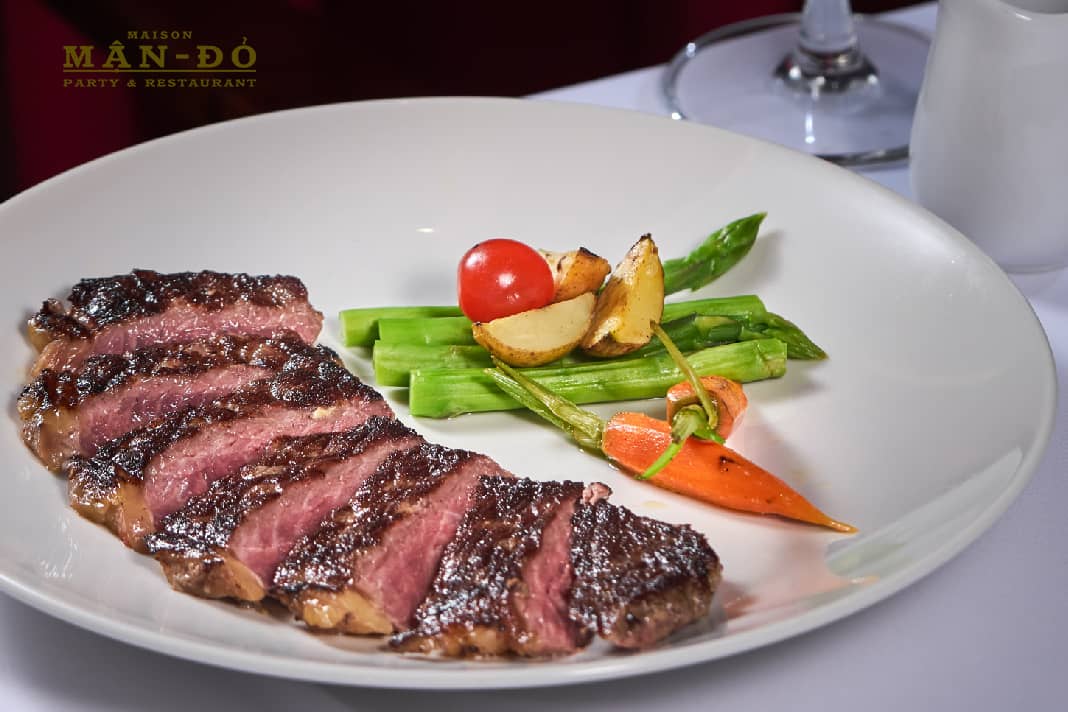 Restaurant with Western dishes and beautiful space in Saigon