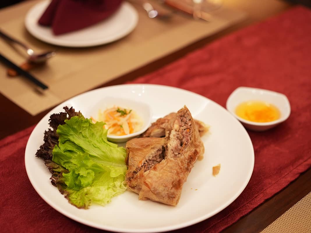 What should tourists eat in Vietnam?